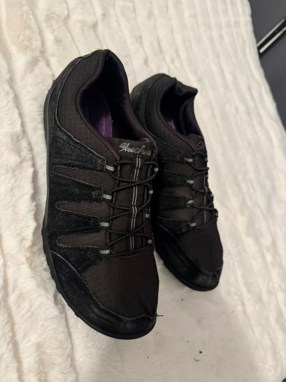 Skechers Women’s Black Athletic Sneakers Shoes Size 9.5 Lace Up Casual